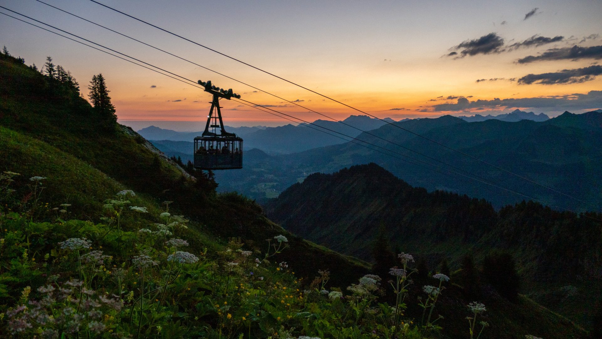 Walmendingerhornbahn Sonnenaufgangsfahrt © Oberstorf / Kleinwalsertal Bergbahnen